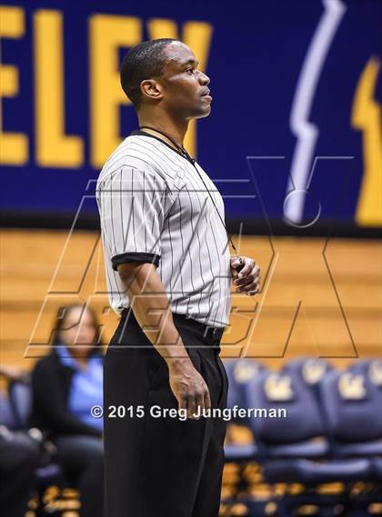 Thumbnail 3 in Oakland vs. Kenwood (Oakland Legends Classic) photogallery.