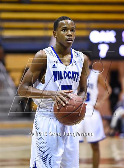 Thumbnail 3 in Oakland vs. Kenwood (Oakland Legends Classic) photogallery.