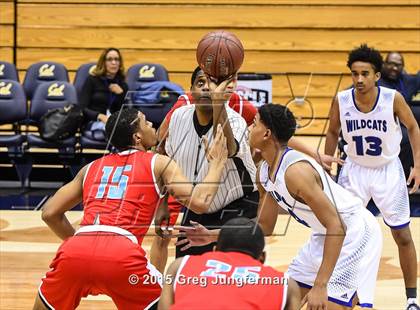 Thumbnail 2 in Oakland vs. Kenwood (Oakland Legends Classic) photogallery.