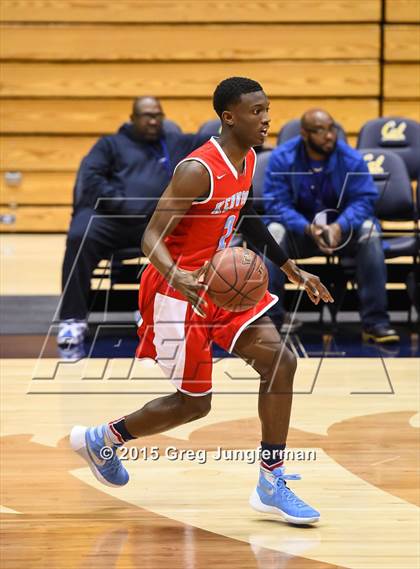 Thumbnail 1 in Oakland vs. Kenwood (Oakland Legends Classic) photogallery.