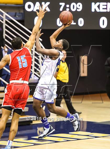 Thumbnail 1 in Oakland vs. Kenwood (Oakland Legends Classic) photogallery.