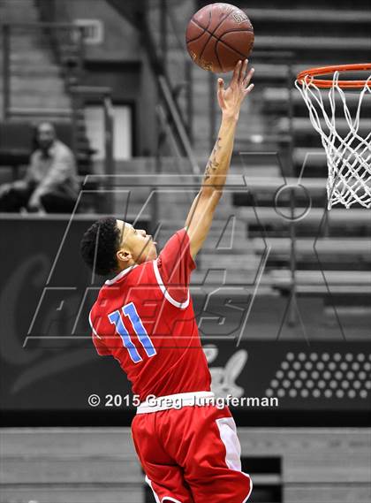 Thumbnail 1 in Oakland vs. Kenwood (Oakland Legends Classic) photogallery.