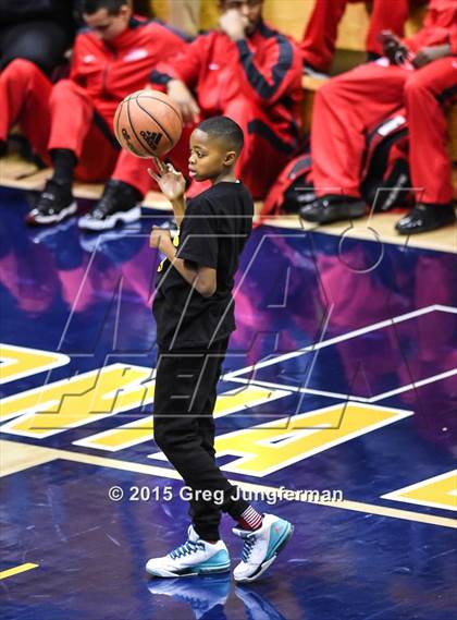 Thumbnail 1 in Oakland vs. Kenwood (Oakland Legends Classic) photogallery.