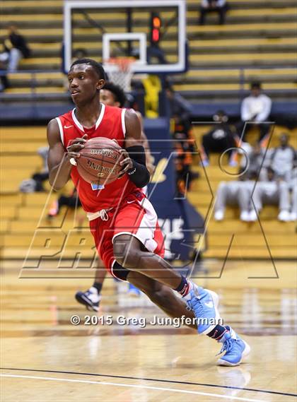 Thumbnail 3 in Oakland vs. Kenwood (Oakland Legends Classic) photogallery.