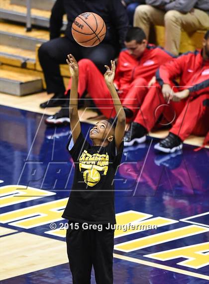 Thumbnail 2 in Oakland vs. Kenwood (Oakland Legends Classic) photogallery.