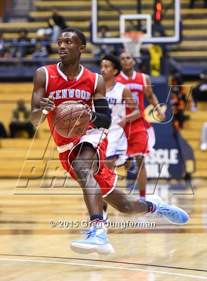 Thumbnail 1 in Oakland vs. Kenwood (Oakland Legends Classic) photogallery.
