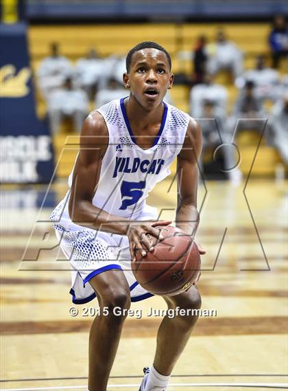 Thumbnail 1 in Oakland vs. Kenwood (Oakland Legends Classic) photogallery.