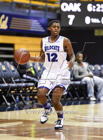 Thumbnail 3 in Oakland vs. Kenwood (Oakland Legends Classic) photogallery.