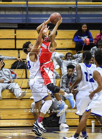 Thumbnail 2 in Oakland vs. Kenwood (Oakland Legends Classic) photogallery.
