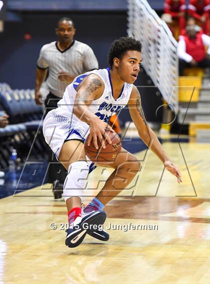 Thumbnail 2 in Oakland vs. Kenwood (Oakland Legends Classic) photogallery.