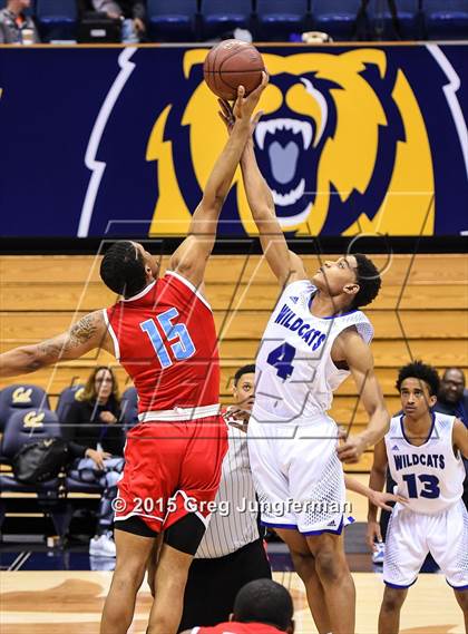 Thumbnail 3 in Oakland vs. Kenwood (Oakland Legends Classic) photogallery.