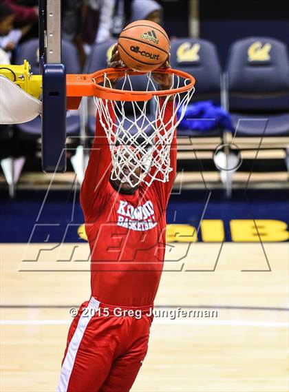 Thumbnail 1 in Oakland vs. Kenwood (Oakland Legends Classic) photogallery.