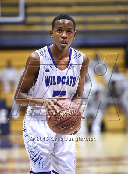 Thumbnail 3 in Oakland vs. Kenwood (Oakland Legends Classic) photogallery.