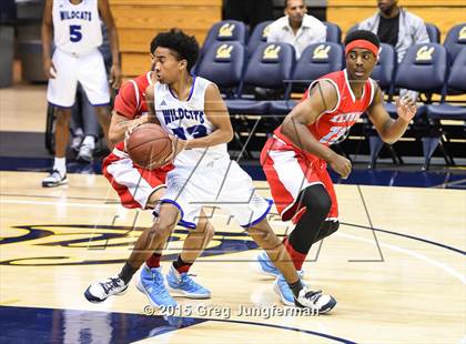 Thumbnail 3 in Oakland vs. Kenwood (Oakland Legends Classic) photogallery.