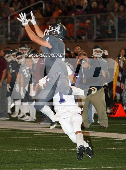 Thumbnail 3 in Mt. Vernon vs. White Oak (3A Div.1 Region 2 Bi-District Final) photogallery.
