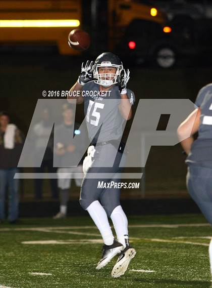 Thumbnail 3 in Mt. Vernon vs. White Oak (3A Div.1 Region 2 Bi-District Final) photogallery.