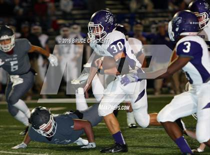 Thumbnail 2 in Mt. Vernon vs. White Oak (3A Div.1 Region 2 Bi-District Final) photogallery.