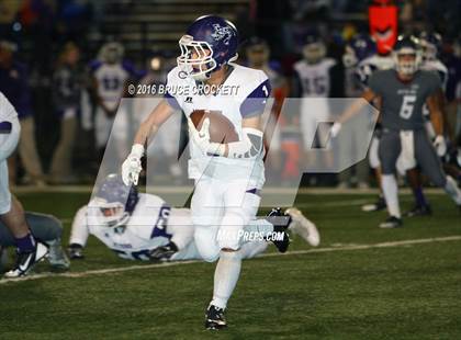 Thumbnail 3 in Mt. Vernon vs. White Oak (3A Div.1 Region 2 Bi-District Final) photogallery.