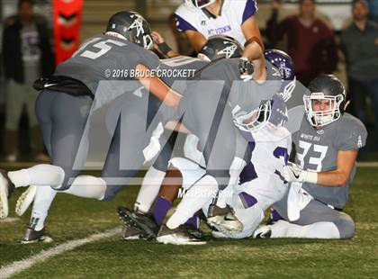 Thumbnail 1 in Mt. Vernon vs. White Oak (3A Div.1 Region 2 Bi-District Final) photogallery.