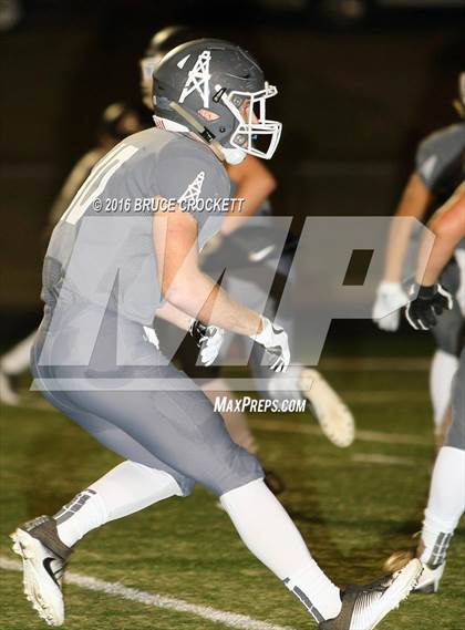 Thumbnail 2 in Mt. Vernon vs. White Oak (3A Div.1 Region 2 Bi-District Final) photogallery.
