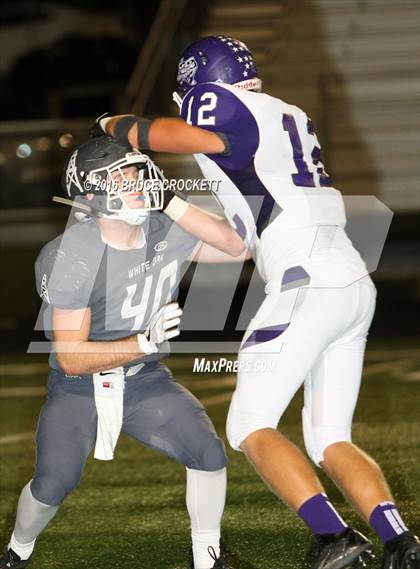 Thumbnail 1 in Mt. Vernon vs. White Oak (3A Div.1 Region 2 Bi-District Final) photogallery.