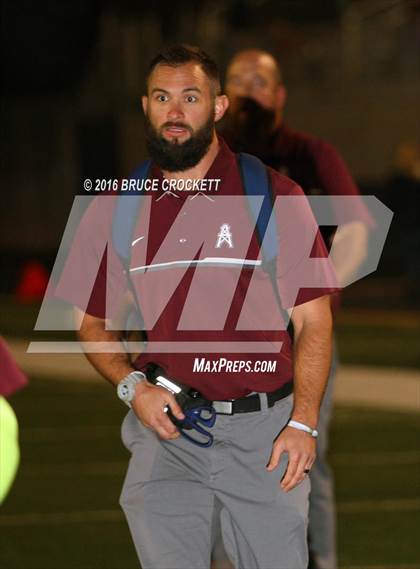 Thumbnail 2 in Mt. Vernon vs. White Oak (3A Div.1 Region 2 Bi-District Final) photogallery.