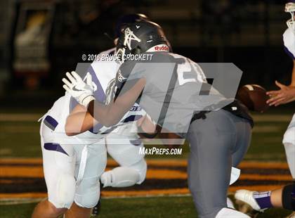 Thumbnail 1 in Mt. Vernon vs. White Oak (3A Div.1 Region 2 Bi-District Final) photogallery.