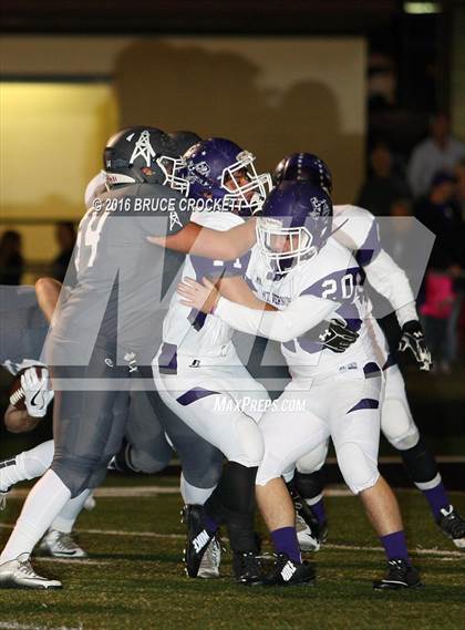 Thumbnail 2 in Mt. Vernon vs. White Oak (3A Div.1 Region 2 Bi-District Final) photogallery.