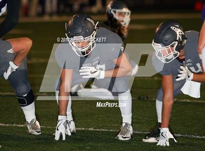 Thumbnail 2 in Mt. Vernon vs. White Oak (3A Div.1 Region 2 Bi-District Final) photogallery.