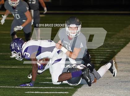 Thumbnail 2 in Mt. Vernon vs. White Oak (3A Div.1 Region 2 Bi-District Final) photogallery.