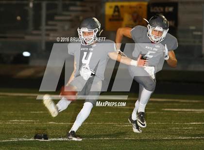 Thumbnail 1 in Mt. Vernon vs. White Oak (3A Div.1 Region 2 Bi-District Final) photogallery.