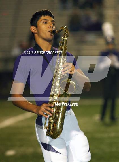 Thumbnail 2 in Mt. Vernon vs. White Oak (3A Div.1 Region 2 Bi-District Final) photogallery.