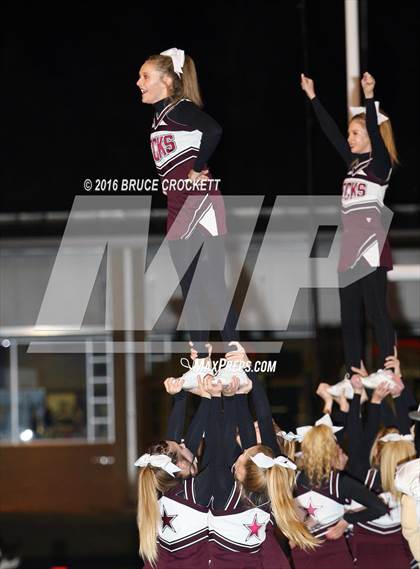 Thumbnail 2 in Mt. Vernon vs. White Oak (3A Div.1 Region 2 Bi-District Final) photogallery.
