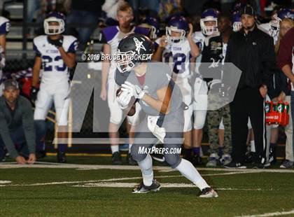 Thumbnail 1 in Mt. Vernon vs. White Oak (3A Div.1 Region 2 Bi-District Final) photogallery.