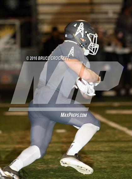 Thumbnail 3 in Mt. Vernon vs. White Oak (3A Div.1 Region 2 Bi-District Final) photogallery.