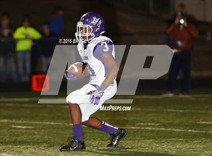 Thumbnail 2 in Mt. Vernon vs. White Oak (3A Div.1 Region 2 Bi-District Final) photogallery.