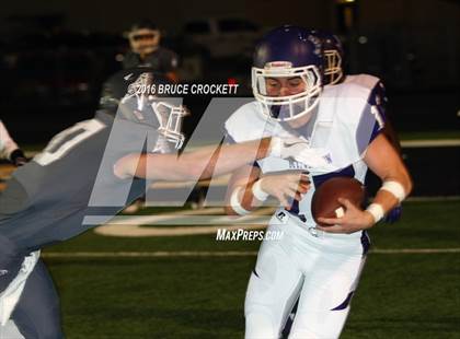 Thumbnail 2 in Mt. Vernon vs. White Oak (3A Div.1 Region 2 Bi-District Final) photogallery.