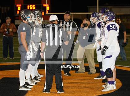Thumbnail 2 in Mt. Vernon vs. White Oak (3A Div.1 Region 2 Bi-District Final) photogallery.