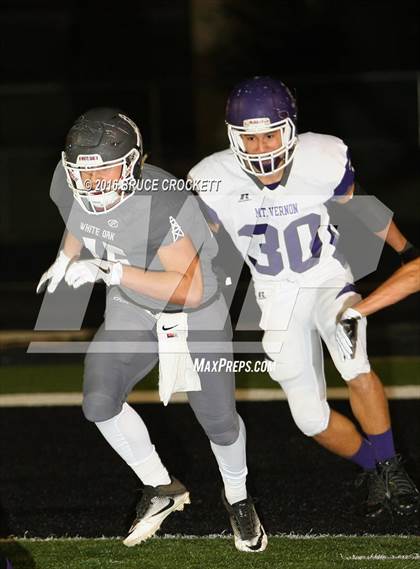 Thumbnail 3 in Mt. Vernon vs. White Oak (3A Div.1 Region 2 Bi-District Final) photogallery.