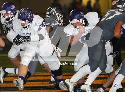 Thumbnail 3 in Mt. Vernon vs. White Oak (3A Div.1 Region 2 Bi-District Final) photogallery.
