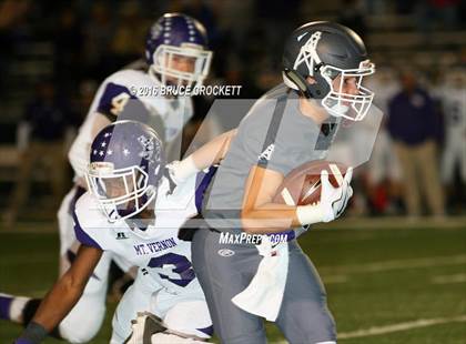 Thumbnail 2 in Mt. Vernon vs. White Oak (3A Div.1 Region 2 Bi-District Final) photogallery.