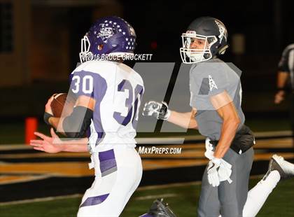 Thumbnail 1 in Mt. Vernon vs. White Oak (3A Div.1 Region 2 Bi-District Final) photogallery.