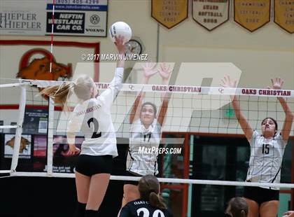 Thumbnail 3 in Oaks Christian vs Calabasas photogallery.