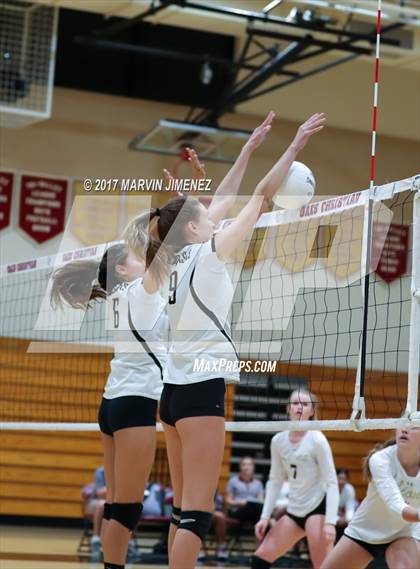 Thumbnail 1 in Oaks Christian vs Calabasas photogallery.