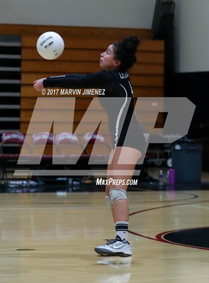 Thumbnail 2 in Oaks Christian vs Calabasas photogallery.