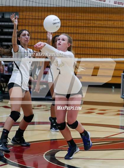 Thumbnail 3 in Oaks Christian vs Calabasas photogallery.