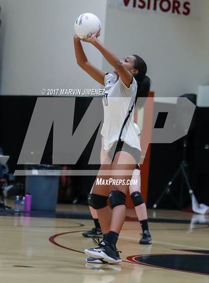 Thumbnail 3 in Oaks Christian vs Calabasas photogallery.