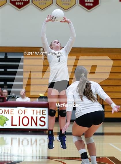Thumbnail 3 in Oaks Christian vs Calabasas photogallery.