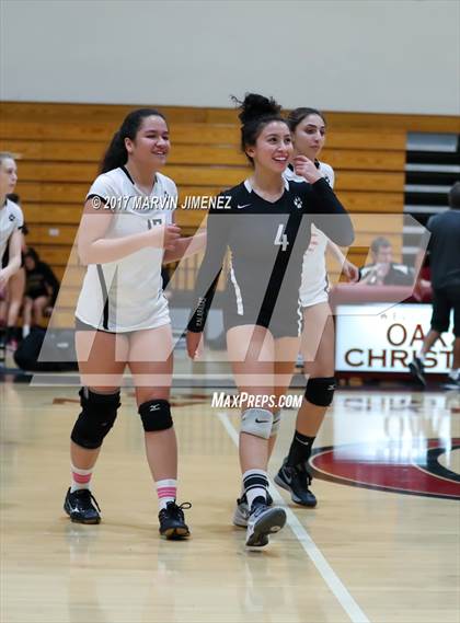 Thumbnail 2 in Oaks Christian vs Calabasas photogallery.