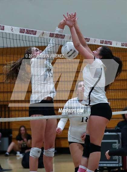Thumbnail 2 in Oaks Christian vs Calabasas photogallery.